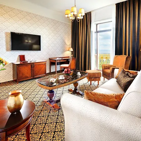 ホテル Grand Praha 4*